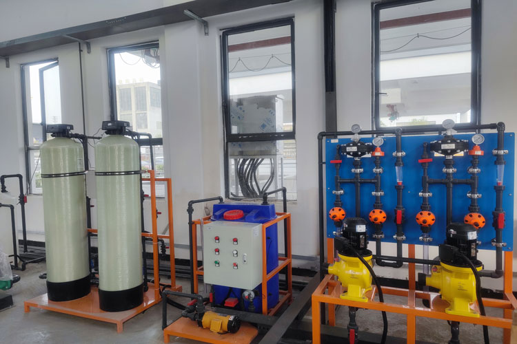 Sodium hypochlorite generator